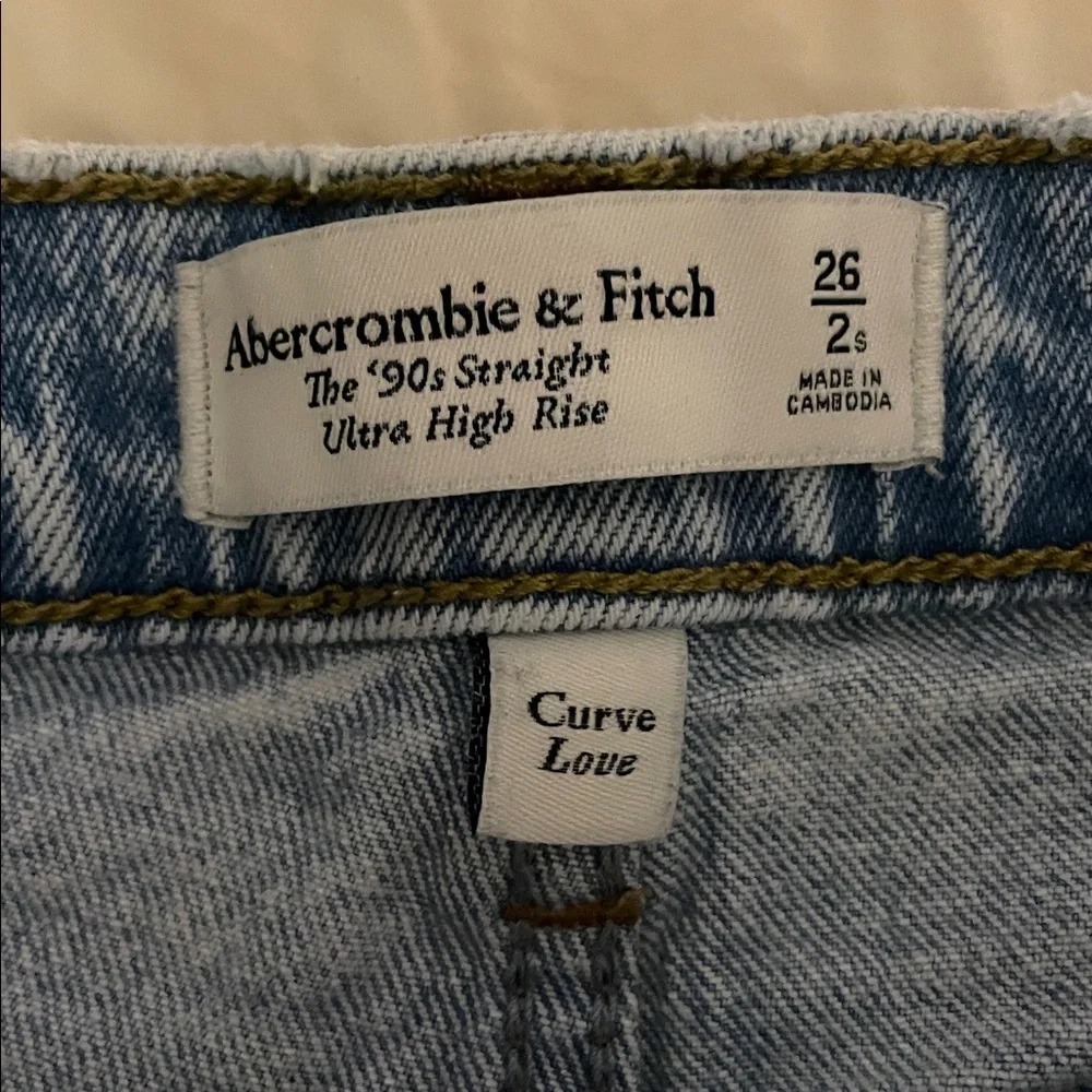 Abercrombie & Fitch Curve Love 90s Straight Ultra High Rise Jeans - Picture 3 of 6